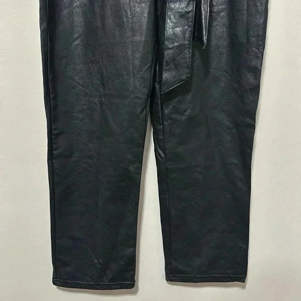 Commando - Picture 3 of 7